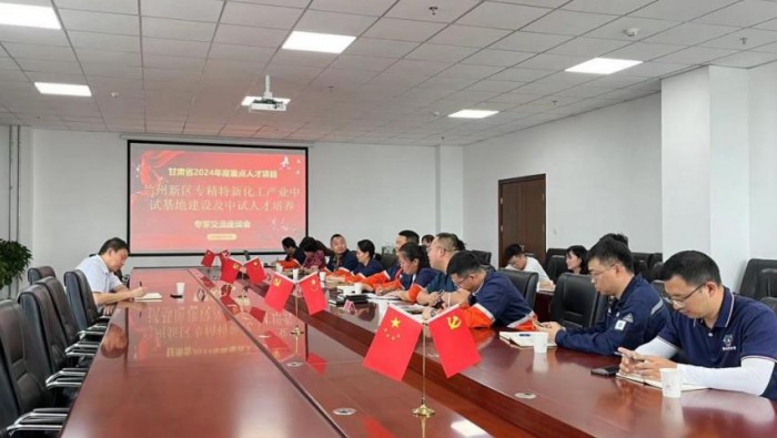 北京大學(xué)分子工程蘇南研究院副院長(zhǎng)焦天恕考察專(zhuān)精特新中試基地